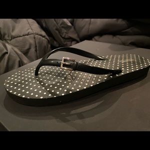 Sandales Michael Kors, logo argent. Pointure 9